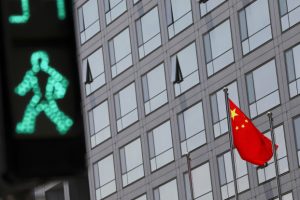 中国敦促企业和投资者购买股票以稳定市场