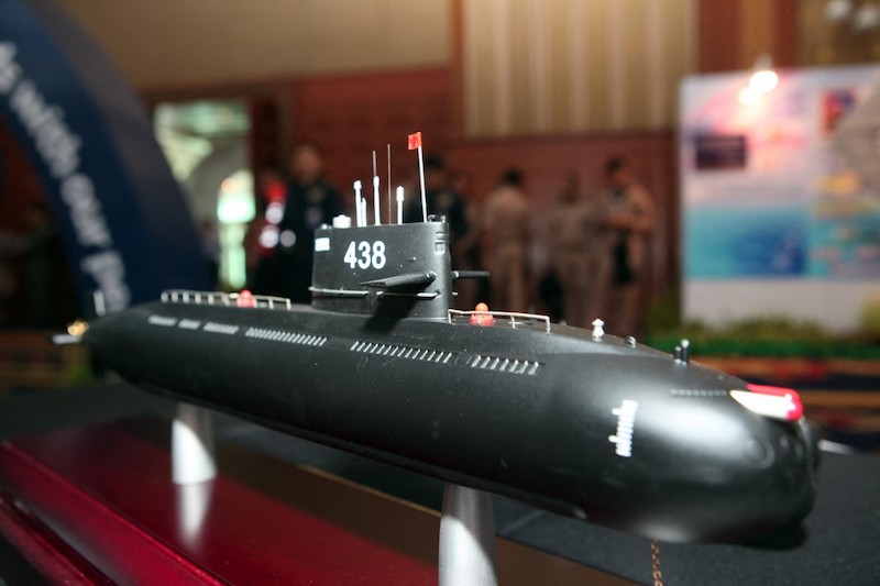 Submarine model