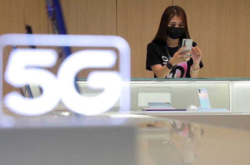 Malaysia's rollout of 5G could be delayed by telecom firms' opposition to the government's 5G rollout system.
