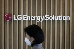韩国的 LG 能源解决方案在中国以外寻找工厂
