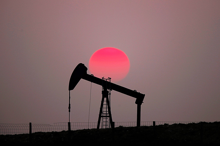 The sun sets behind an oil pump outside Saint-Fiacre, near Paris, France March 28, 2019. REUTERS