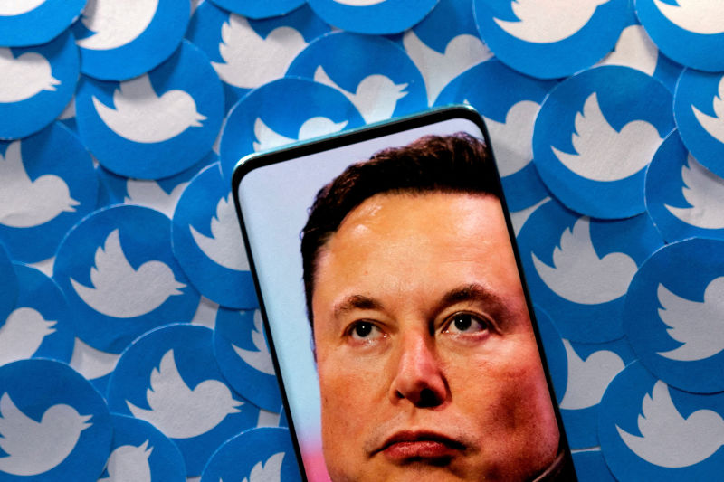 Musk Sells $6.9bn Tesla Shares on Risk of Forced Twitter Deal