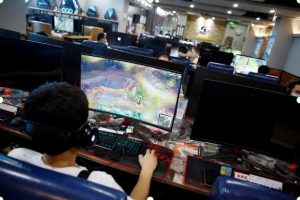 China Videogame Sector Reports First-Ever Drop in Revenue