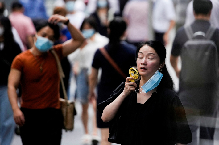 China Shuts Factories in Sichuan Amid Worst Heatwave Since 1961