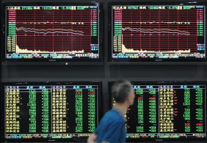 Nikkei Snaps Winning Streak, Hang Seng Slips on China Outlook