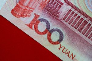 中国离岸人民币兑美元跌至两年低点