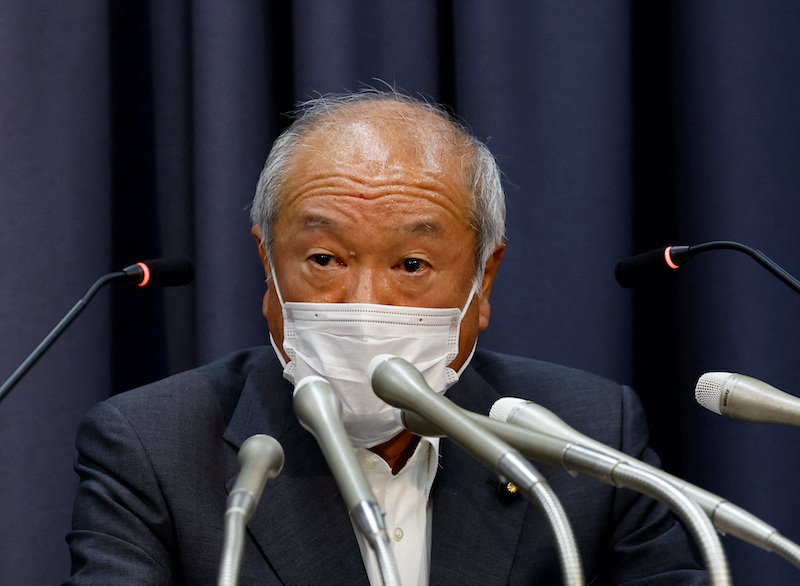 Japan's Finance Minister Shunichi Suzuki speaks at a news conference after Japan intervened in the currency market for the first time since 1998 to shore up the battered yen in Tokyo, Japan September 22, 2022. REUTERS/Kim Kyung-Hoon/File Photo