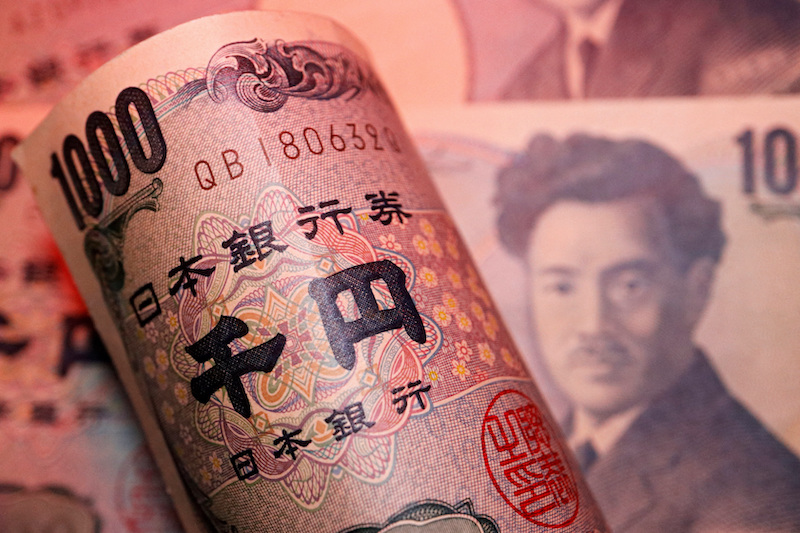 Japanese Yen Sees First Gain in Weeks After Intervention
