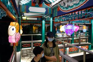 受新冠疫情限制，中国节庆旅游下降 37%