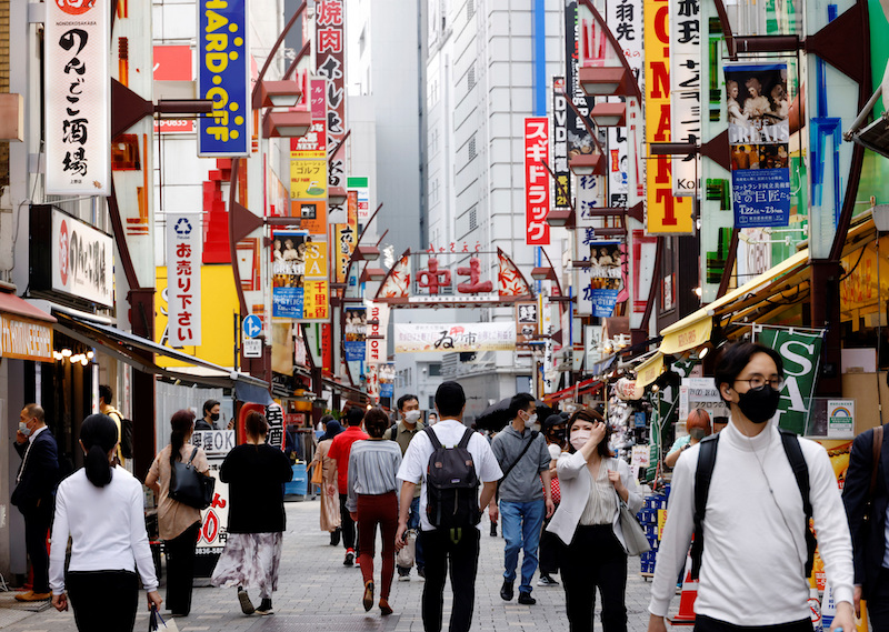 Japan’s Inflation Hits 8-Year High, Tests BOJ’s Soft Policy