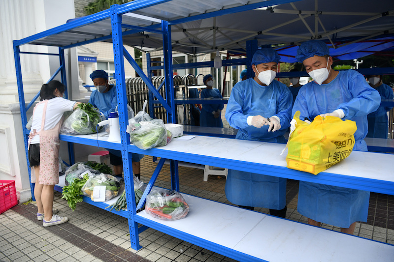 Officials extended the Covid lockdown in Chengdu in southwest China on Thursday.