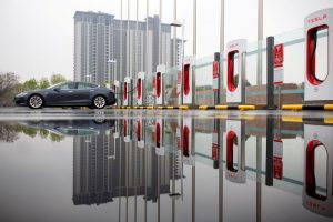 Tesla to Help Police Probe into Fatal Crash in China