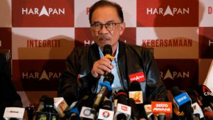 Malaysia's Anwar Seeks to Form Government With Old Foes