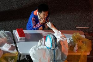 Hong Kongers Line up for BioNTech Omicron Vaccines – SCMP