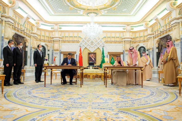 Saudi King Salman bin Abdulaziz and Chinese President Xi Jinping sign documents during a meeting in Riyadh, Saudi Arabia December 8, 2022