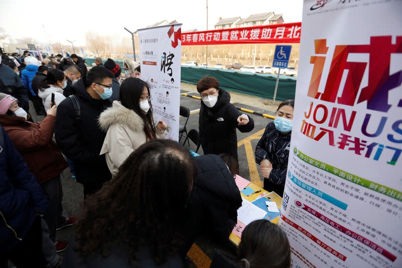 Employment anxiety is widespread despite the return of job fairs in China.