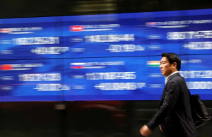 Hang Seng Dives as China Growth Disappoints, Nikkei Slips