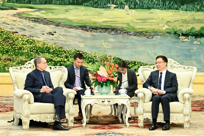 Chinese Vice President Han Zheng with Intel CEO Pat Gelsinger in Beijing