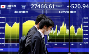 Nikkei Surges to 33-Year High, Tech Stocks Drag on Hang Seng