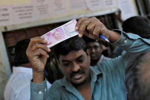 Indian Rupee Weakens as RBI Pulls Highest Value Currency Note