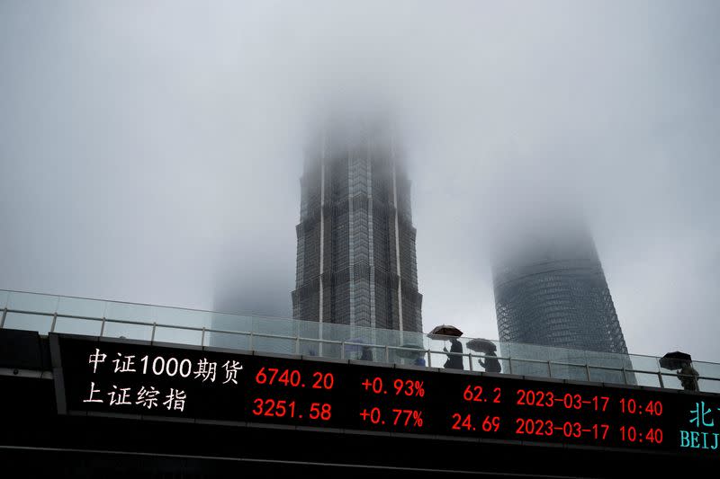 Debt Ceiling Fears Send Hang Seng, Asia Stocks Down
