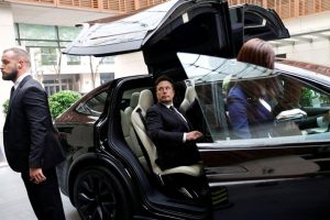 China Gives Elon Musk a Superstar Welcome, High-Level Access