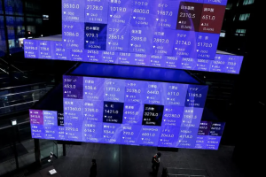 Hang Seng Rallies on Wall St Gains, Nikkei Slips on Data Fears