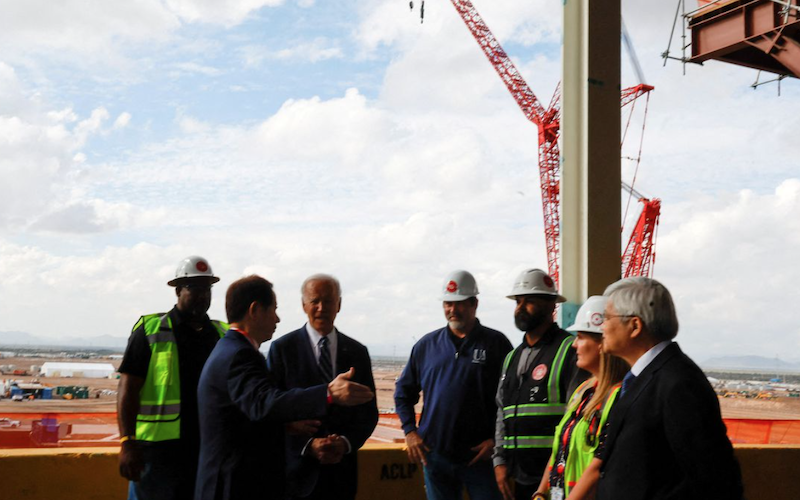 U.S. President Joe Biden speaks with Chairman of TSMC Mark Liu during a visit to TSMC AZ's first Fab (Semiconductor Fabrication Plant) in P1A (Phase 1A), in Phoenix, Arizona, U.S. December 6, 2022. REUTERS/Jonathan Ernst/File Photo