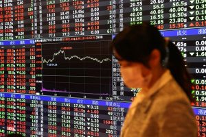 Nikkei Lifted by Global Tech, Hang Seng Dips on China Worries