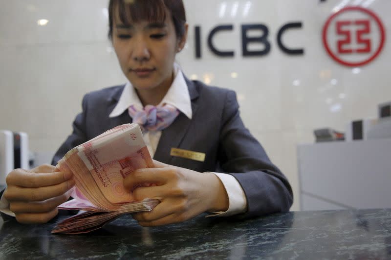 China’s Big State Banks Cut Rates on Yuan Deposits