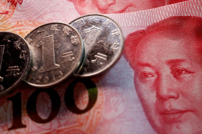 Weak Yuan Boosts Chinese Stampede for Hong Kong Insurance