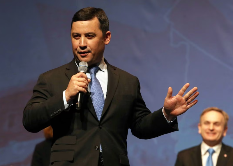 Conservative Party Leadership candidate Michael Chong, addresses crowd at the Conservative Party of Canada's final televised debate in Toronto, Ontario, April 26, 2017. REUTERS/Fred Thornhill/File Photo