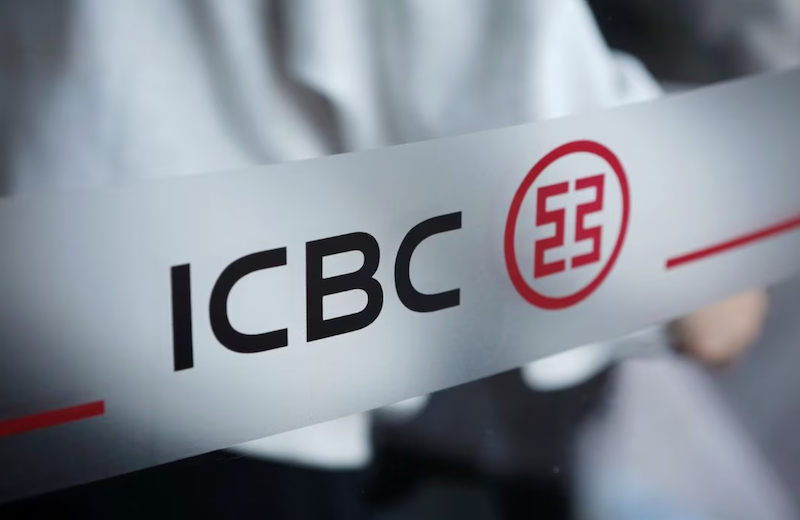 The logo of Industrial and Commercial Bank of China (ICBC) is pictured at the entrance to its branch in Beijing, China April 1, 2019. REUTERS/Florence Lo/File Photo Acquire Licensing Rights