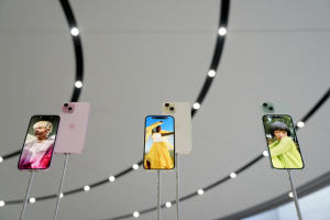 Apple Halts AI Feature That Repeatedly Sent Fake News Alerts - CNN