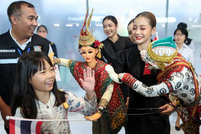 Chinese Tourists Get Big Thai Welcome as Visa-Free Visits Begin