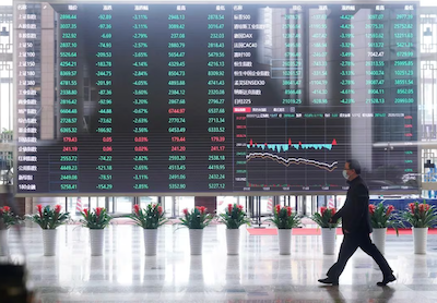 A man wearing a face mask is seen inside the Shanghai Stock Exchange building at the Pudong financial district in Shanghai, China, on February 28, 2020. Photo: Reuters