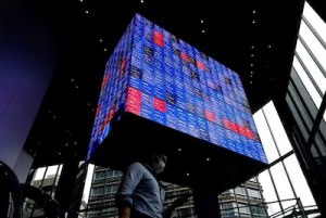 Nikkei Surges on Weak Yen, Hang Seng Edges Ahead on Tech