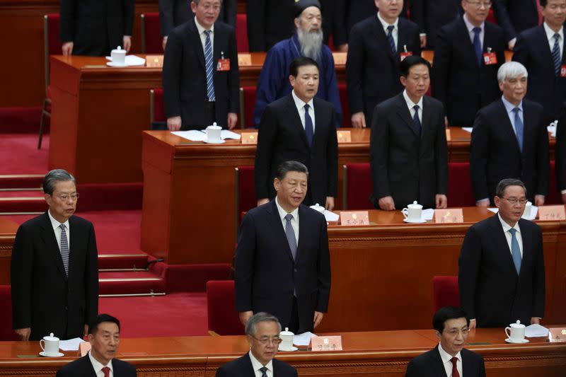 PM Pledges to Revitalize China’s Economy, Aims at 5% Growth