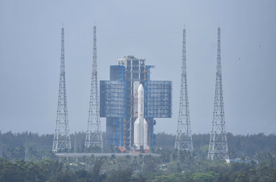 The Chang'e 6 lunar probe and the Long March-5 Y8 carrier rocket combination sit atop the launch pad at the Wenchang Space Launch Site in Hainan province, China, on April 27, 2024. Photo: cnsphoto/Reuters