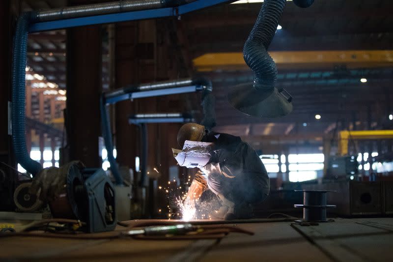 Surveys Show Chinese Factories Facing Gloomy Outlook Risks
