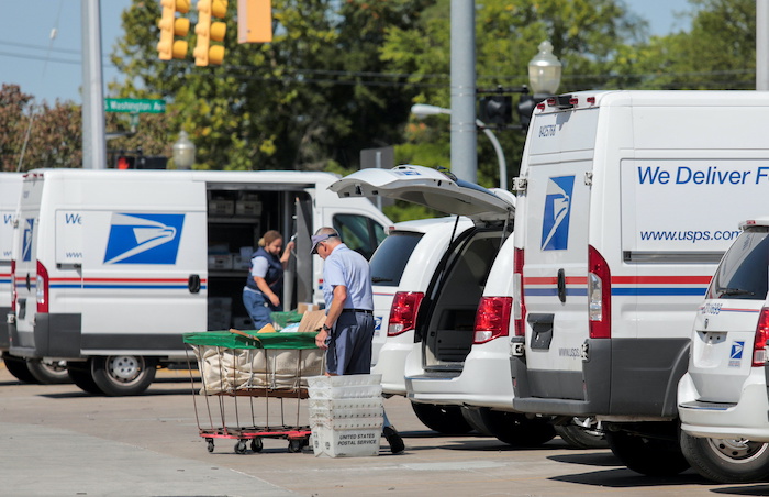 Foreign Retailers Give up on US as Tax on Small Parcels Starts