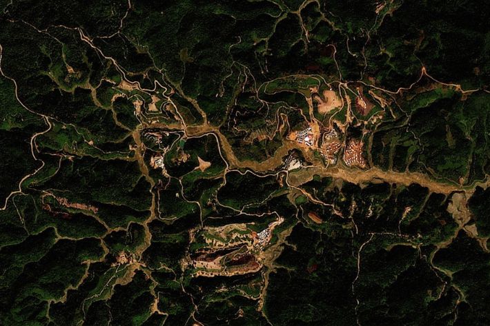 Lwe River network, Mekong Tributary, with clusters of rare earth mines in Shan State