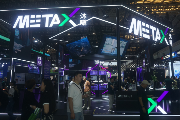 Bumper IPO by Another China Chip Firm Raises Hype Worry