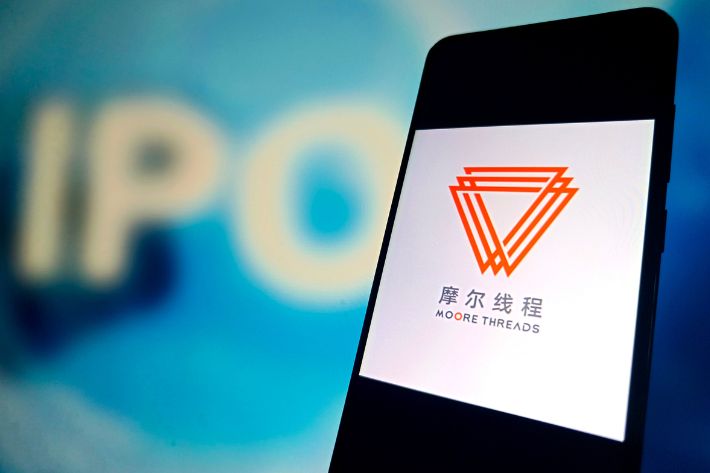 China Chip Designer Moore Threads Soars 500% in Shanghai IPO