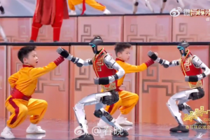 Humanoid ‘Super Bowl’: China Firms Pitch Robots at New Year Show