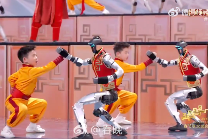 Humanoid ‘Super Bowl’: China Firms Pitch Robots at New Year Show